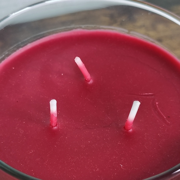 Huntington Home Holiday Cranberry Candle Jar with Festive Label - Picture 8 of 10